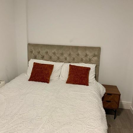 M4M Rooms- Ng8 5Np Room 1 نوتينغهام المظهر الخارجي الصورة