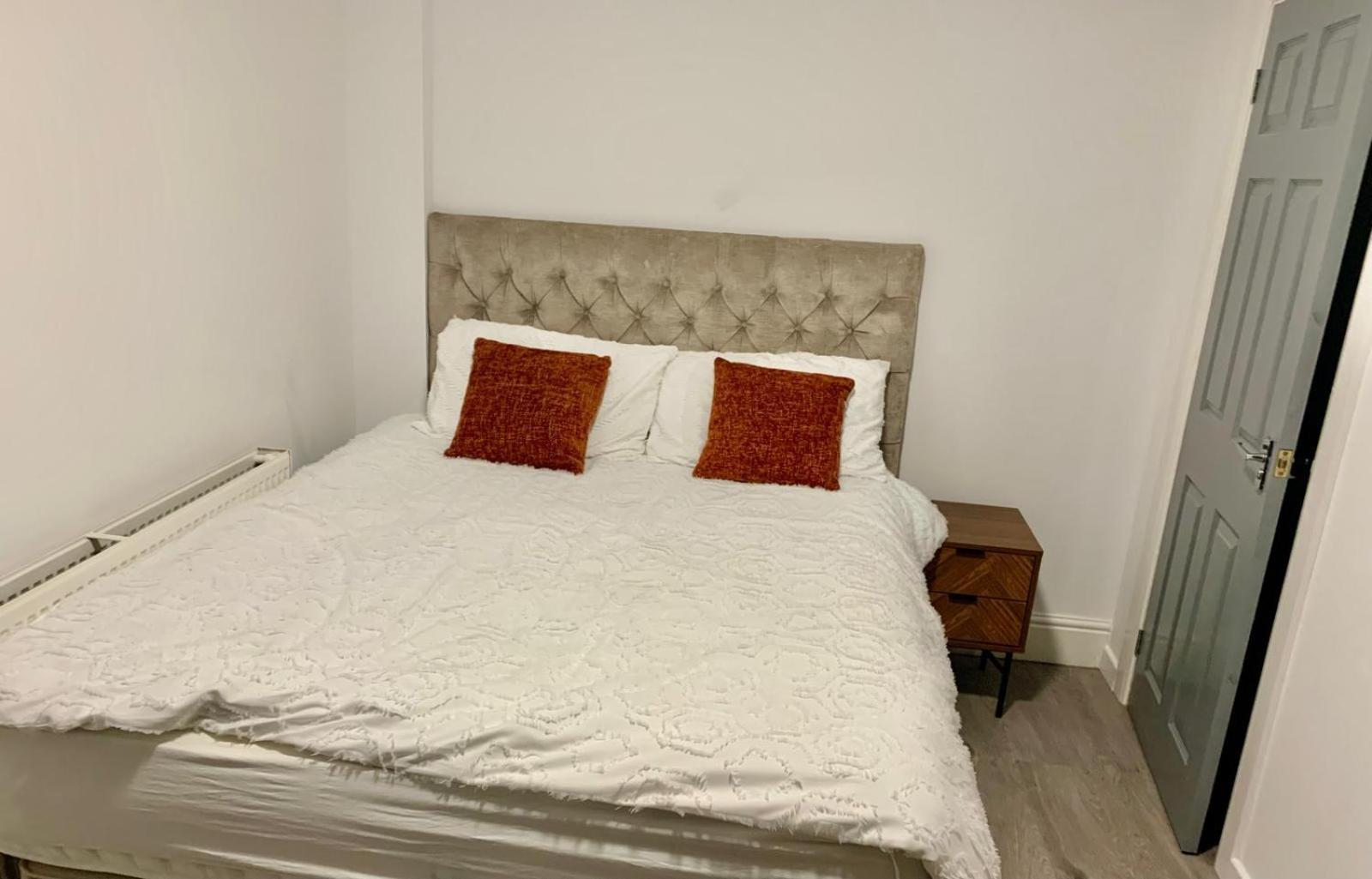 M4M Rooms- Ng8 5Np Room 1 نوتينغهام المظهر الخارجي الصورة