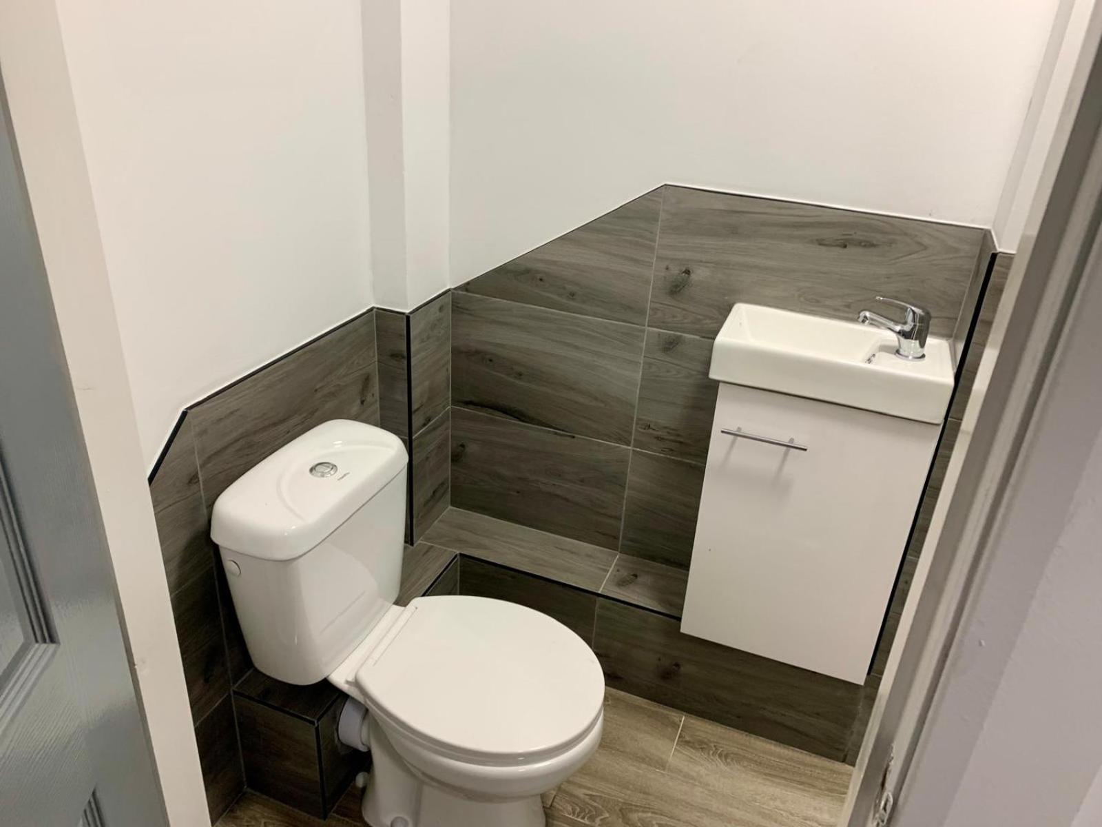 M4M Rooms- Ng8 5Np Room 1 نوتينغهام المظهر الخارجي الصورة